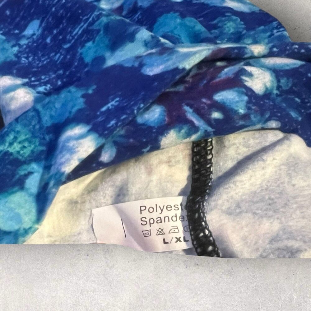New Without Tag Blue Floral Athletic Legging Size Large/XL Super soft - Picture 5 of 6